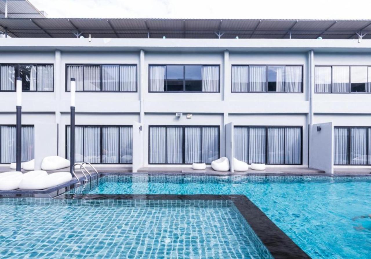 S Ratchada Leisure Hotel - Sha Plus بانكوك المظهر الخارجي الصورة The swimming pool at the hotel