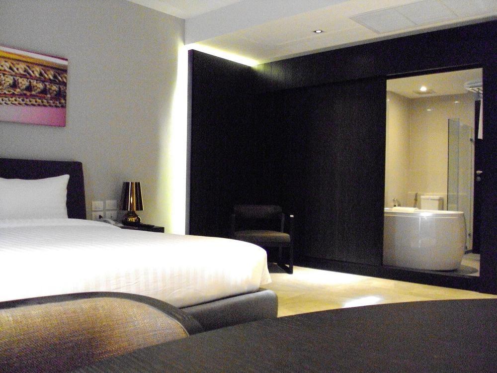 S Ratchada Leisure Hotel - Sha Plus بانكوك المظهر الخارجي الصورة A room at the hotel