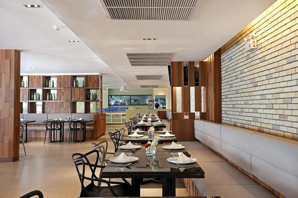 S Ratchada Leisure Hotel - Sha Plus بانكوك المظهر الخارجي الصورة The interior of the restaurant
