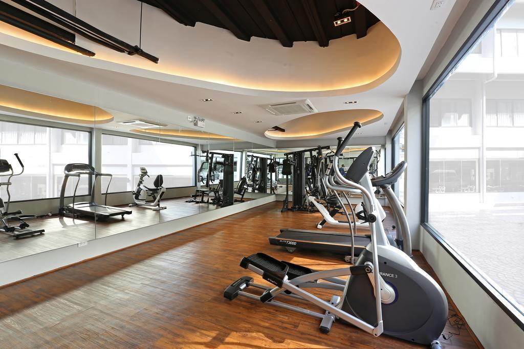 S Ratchada Leisure Hotel - Sha Plus بانكوك المظهر الخارجي الصورة A gym in a hotel