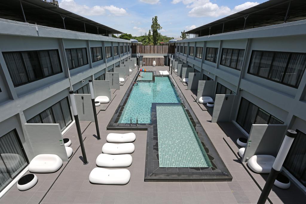S Ratchada Leisure Hotel - Sha Plus بانكوك المظهر الخارجي الصورة The hotel's pool