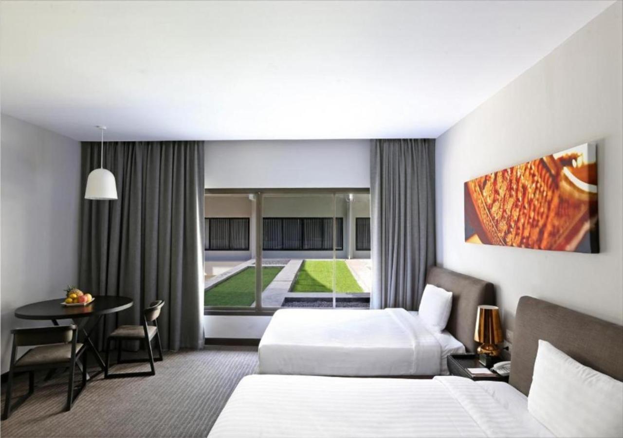 S Ratchada Leisure Hotel - Sha Plus بانكوك المظهر الخارجي الصورة A typical room at the hotel