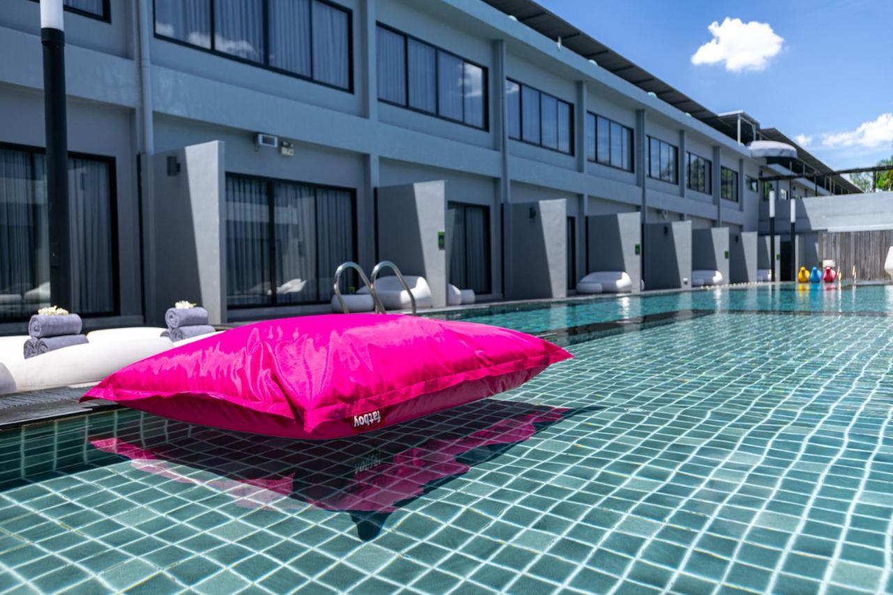 S Ratchada Leisure Hotel - Sha Plus بانكوك المظهر الخارجي الصورة The swimming pool at the hotel