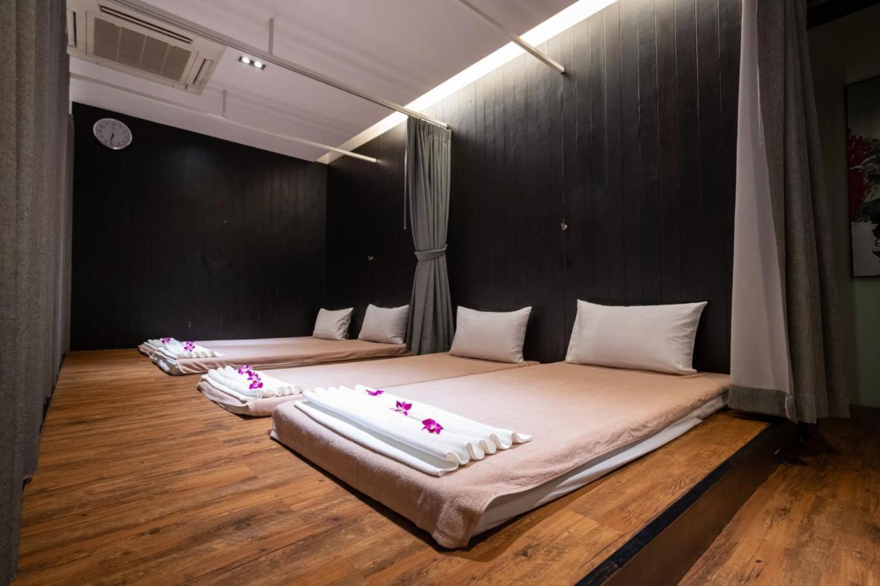 S Ratchada Leisure Hotel - Sha Plus بانكوك المظهر الخارجي الصورة Thai massage room