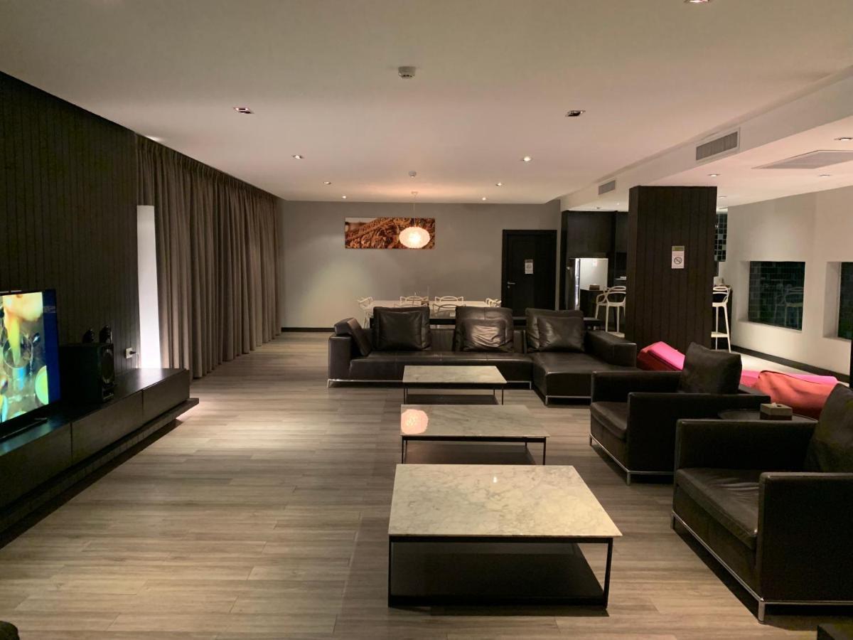 S Ratchada Leisure Hotel - Sha Plus بانكوك المظهر الخارجي الصورة The Royal Wing Suites & Spa