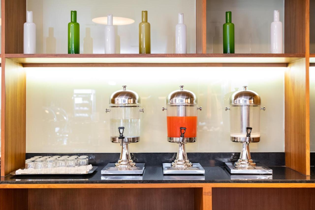 S Ratchada Leisure Hotel - Sha Plus بانكوك المظهر الخارجي الصورة Juice dispensers